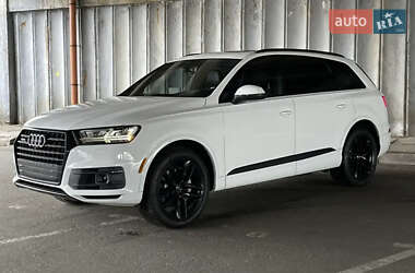 Внедорожник / Кроссовер Audi Q7 2017 в 