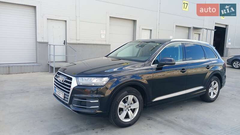 Внедорожник / Кроссовер Audi Q7 2018 в 