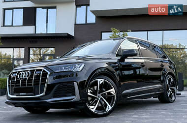Внедорожник / Кроссовер Audi Q7 2020 в 