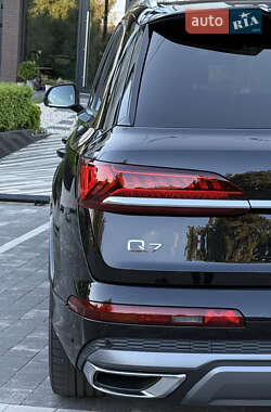Внедорожник / Кроссовер Audi Q7 2020 в 