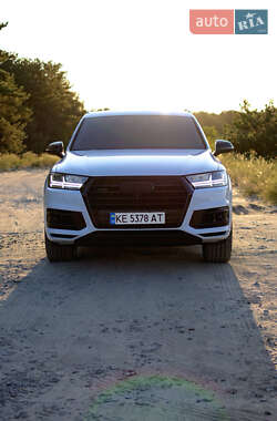 Внедорожник / Кроссовер Audi Q7 2017 в 
