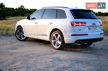 Внедорожник / Кроссовер Audi Q7 2017 в 