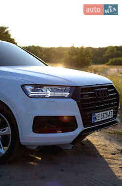 Внедорожник / Кроссовер Audi Q7 2017 в 