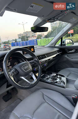 Внедорожник / Кроссовер Audi Q7 2018 в 