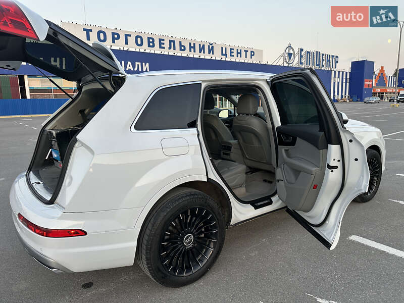 Внедорожник / Кроссовер Audi Q7 2018 в Каменец-Подольском