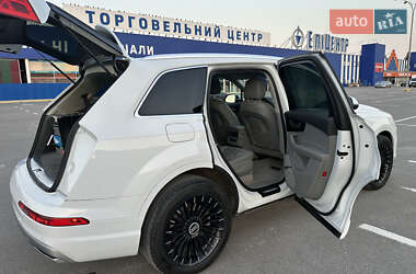 Внедорожник / Кроссовер Audi Q7 2018 в 