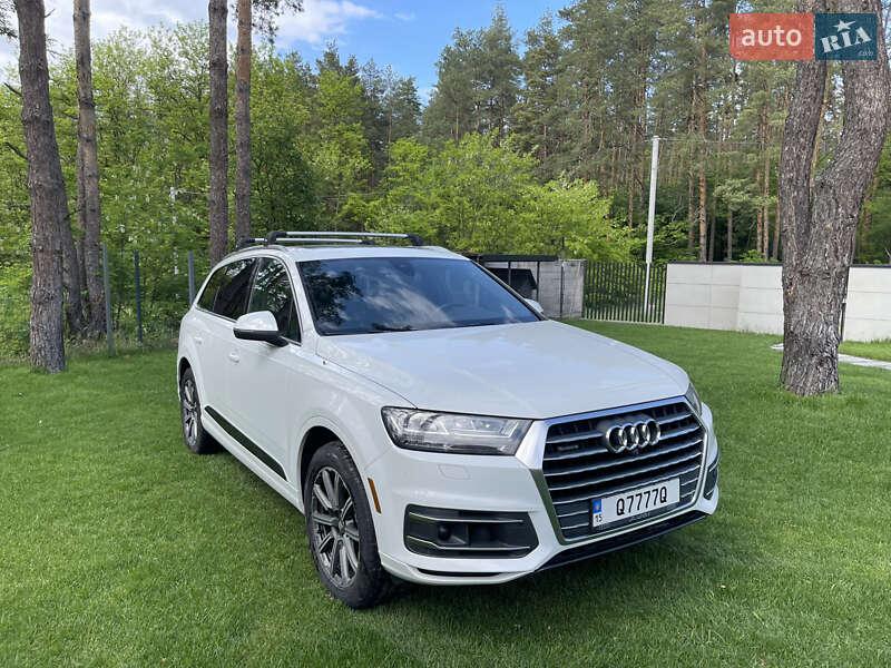 Внедорожник / Кроссовер Audi Q7 2017 в Гореничах