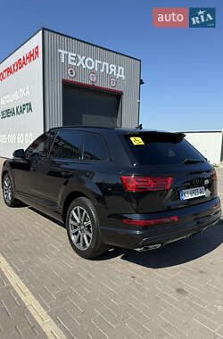 Внедорожник / Кроссовер Audi Q7 2016 в 