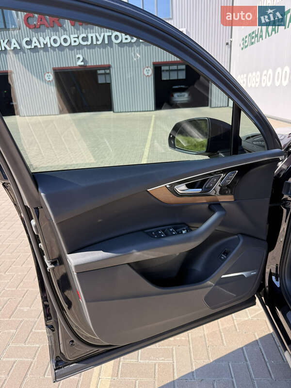 Позашляховик / Кросовер Audi Q7 2016 в Ірпені
