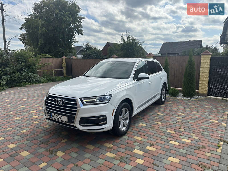 Внедорожник / Кроссовер Audi Q7 2017 в 