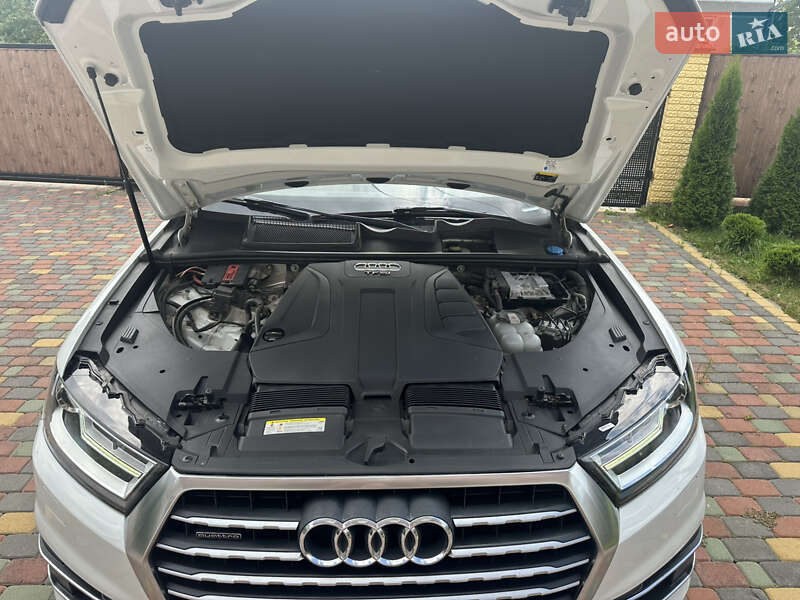 Внедорожник / Кроссовер Audi Q7 2017 в Калуше