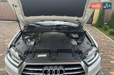 Внедорожник / Кроссовер Audi Q7 2017 в 