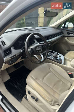Внедорожник / Кроссовер Audi Q7 2017 в 