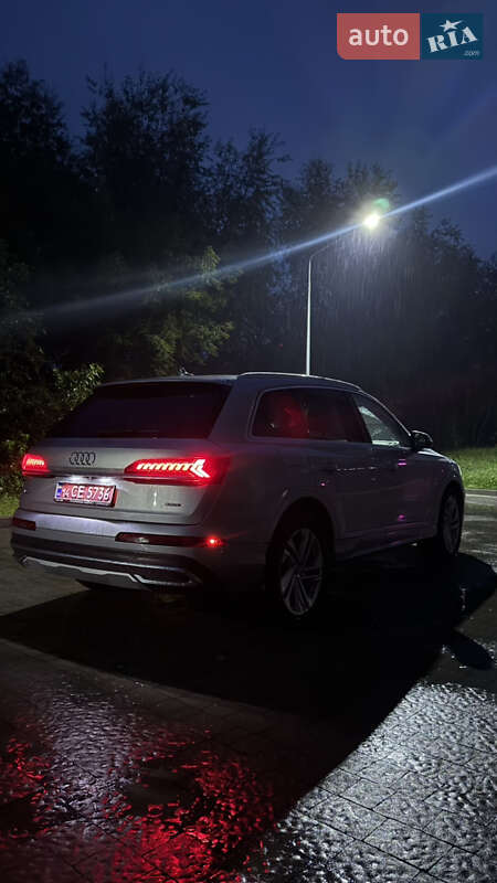 Внедорожник / Кроссовер Audi Q7 2022 в Новояворовске