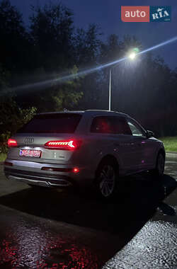 Внедорожник / Кроссовер Audi Q7 2022 в 