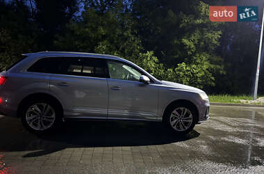 Внедорожник / Кроссовер Audi Q7 2022 в 