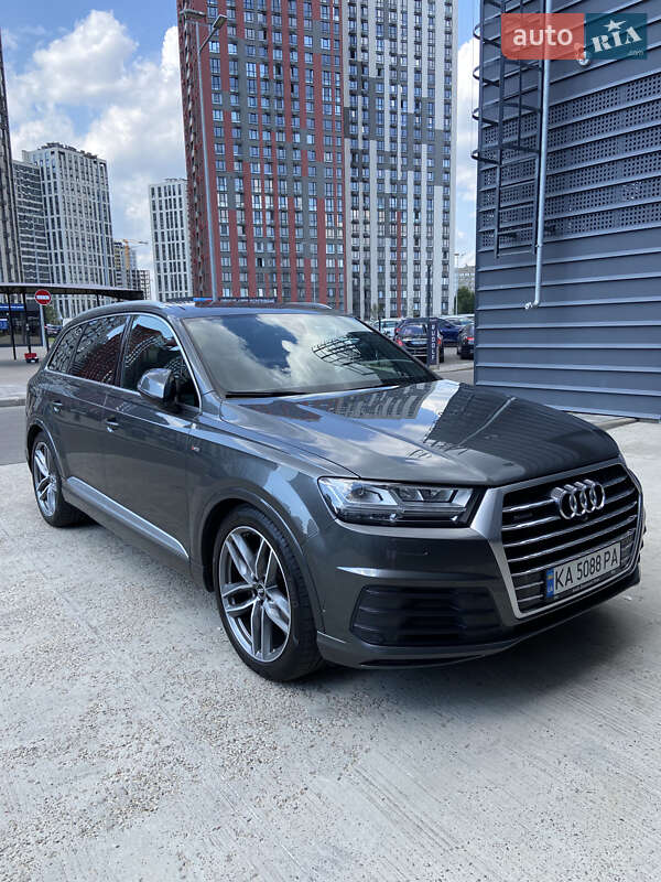 Внедорожник / Кроссовер Audi Q7 2015 в 