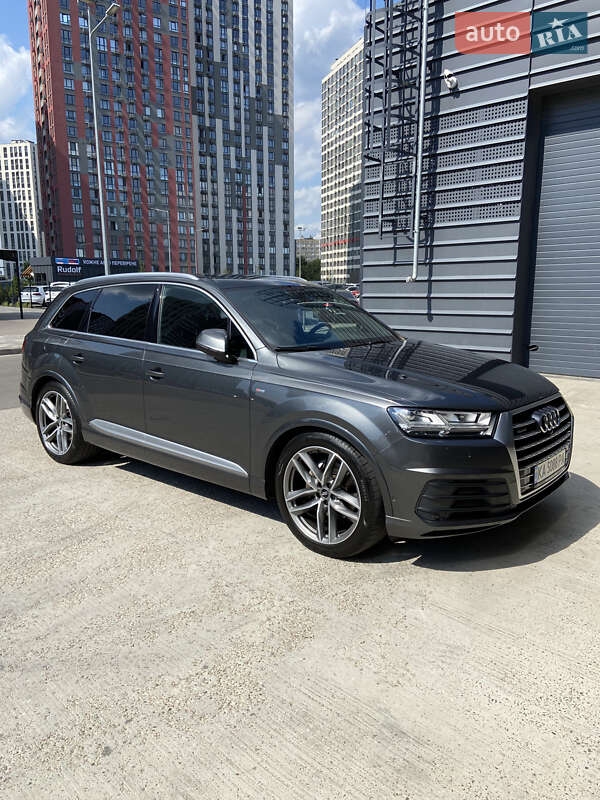 Позашляховик / Кросовер Audi Q7 2015 в Києві