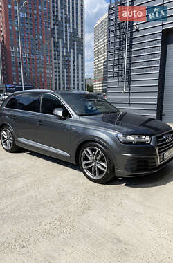Внедорожник / Кроссовер Audi Q7 2015 в 