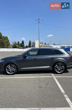 Внедорожник / Кроссовер Audi Q7 2015 в 