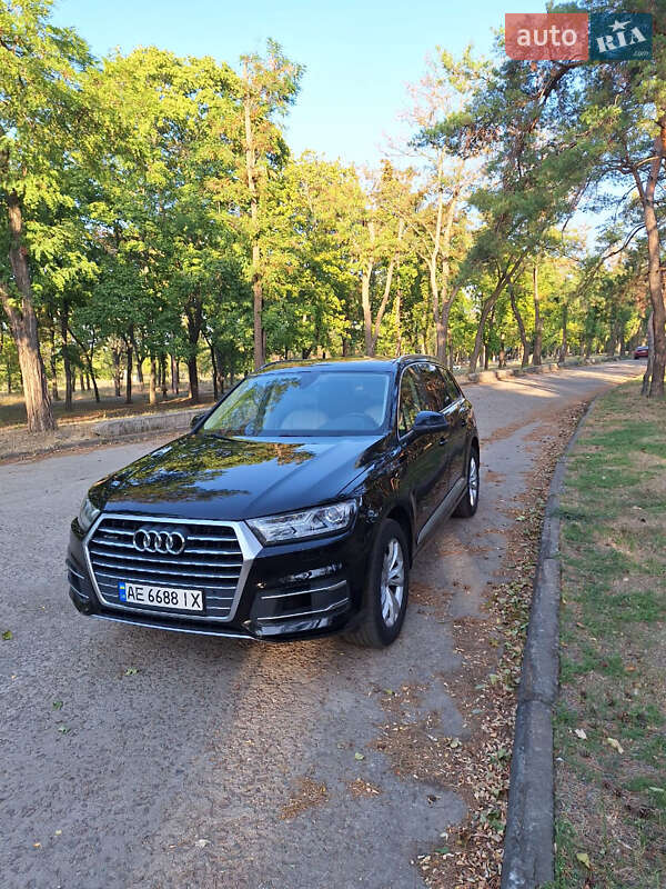 Внедорожник / Кроссовер Audi Q7 2017 в 