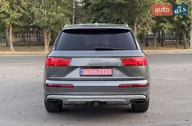 Внедорожник / Кроссовер Audi Q7 2017 в 