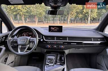 Внедорожник / Кроссовер Audi Q7 2017 в 