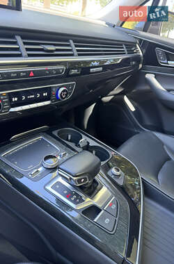 Внедорожник / Кроссовер Audi Q7 2016 в 