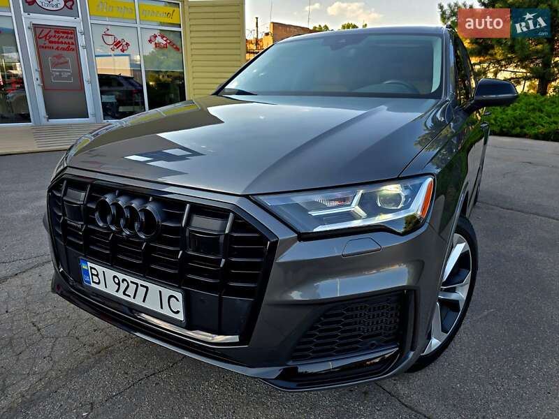 Внедорожник / Кроссовер Audi Q7 2020 в 
