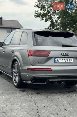 Внедорожник / Кроссовер Audi Q7 2015 в 