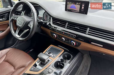 Внедорожник / Кроссовер Audi Q7 2016 в 