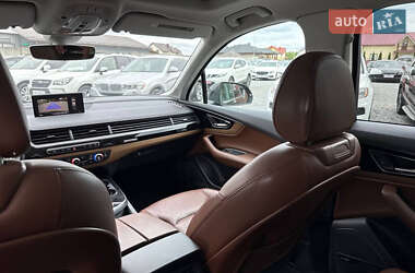 Внедорожник / Кроссовер Audi Q7 2016 в 