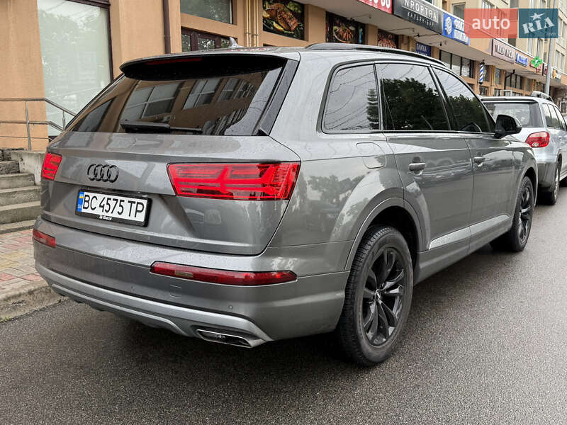 Внедорожник / Кроссовер Audi Q7 2017 в 