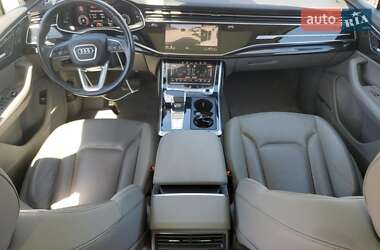 Позашляховик / Кросовер Audi Q7 2019 в 