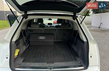 Позашляховик / Кросовер Audi Q7 2016 в 