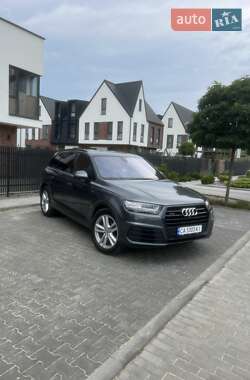 Внедорожник / Кроссовер Audi Q7 2016 в 