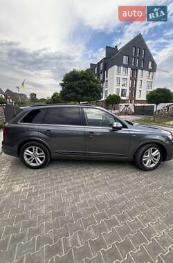 Внедорожник / Кроссовер Audi Q7 2016 в 