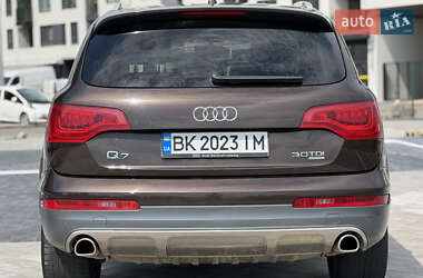 Позашляховик / Кросовер Audi Q7 2010 в 