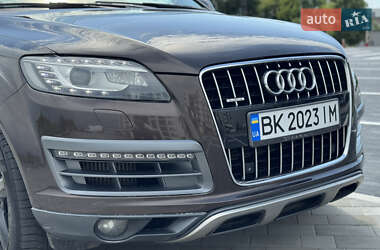 Позашляховик / Кросовер Audi Q7 2010 в 