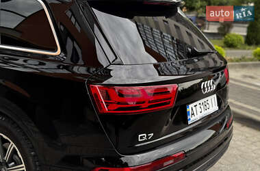 Внедорожник / Кроссовер Audi Q7 2015 в 