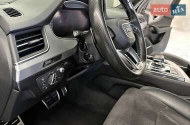 Внедорожник / Кроссовер Audi Q7 2015 в 