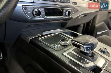 Внедорожник / Кроссовер Audi Q7 2015 в 
