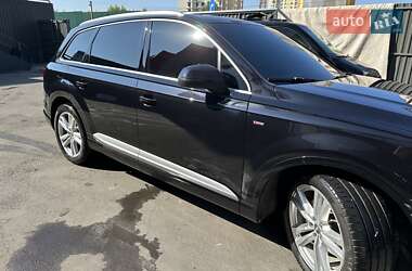 Внедорожник / Кроссовер Audi Q7 2015 в 