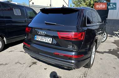 Внедорожник / Кроссовер Audi Q7 2015 в 