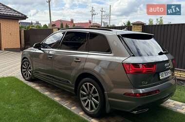 Внедорожник / Кроссовер Audi Q7 2017 в 