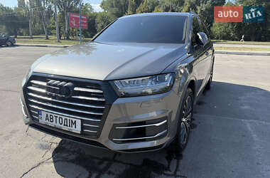 Внедорожник / Кроссовер Audi Q7 2015 в 