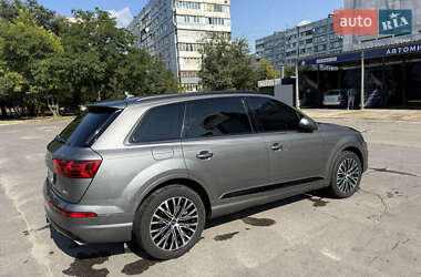 Внедорожник / Кроссовер Audi Q7 2015 в 