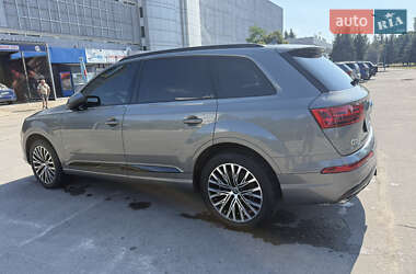 Внедорожник / Кроссовер Audi Q7 2015 в 