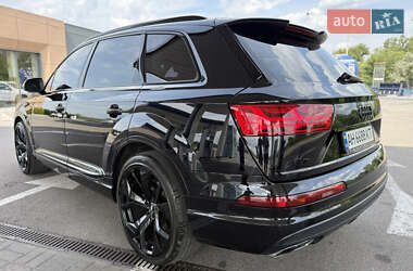 Внедорожник / Кроссовер Audi Q7 2015 в 
