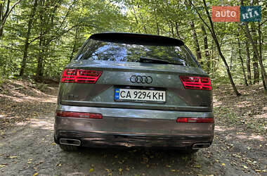 Внедорожник / Кроссовер Audi Q7 2016 в 